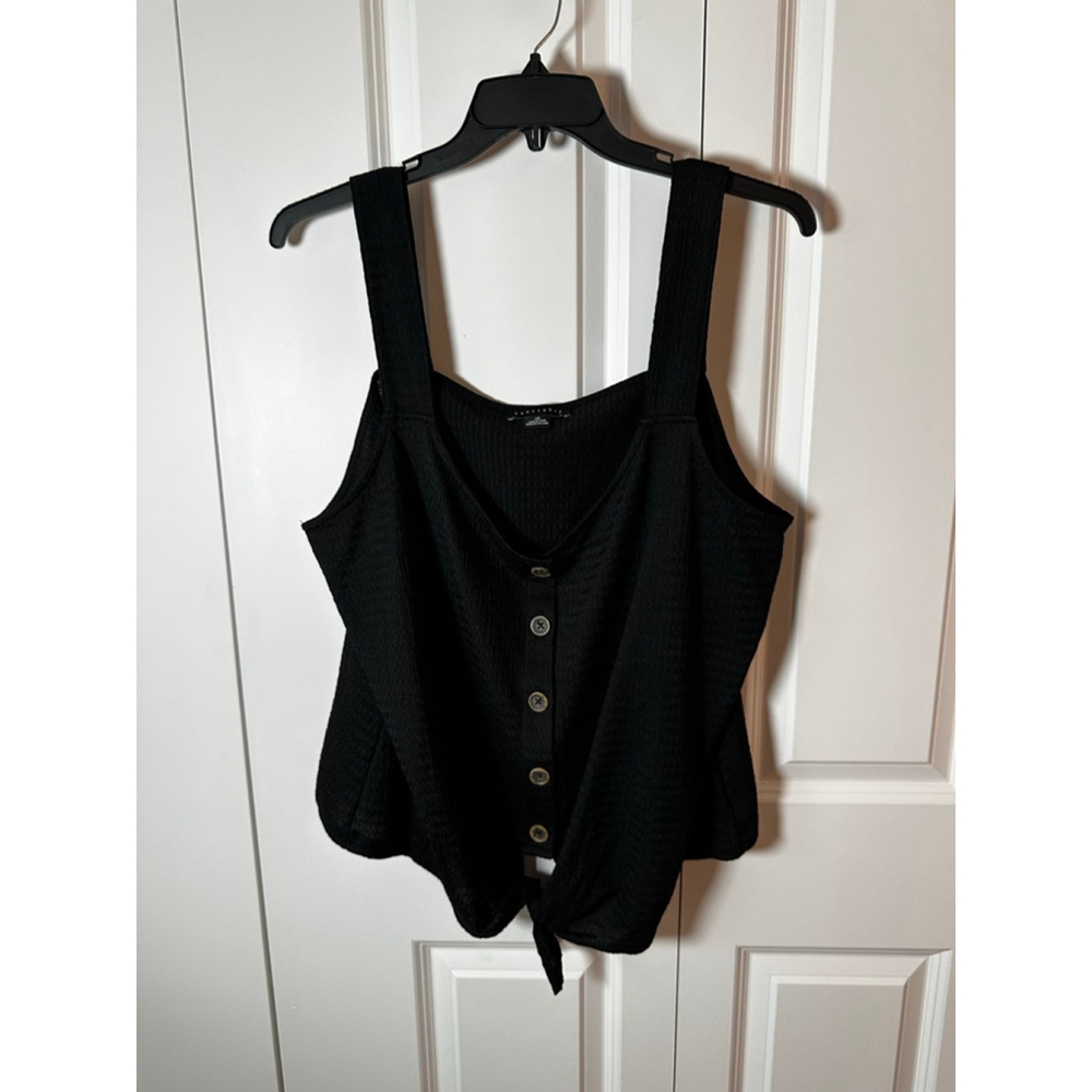 Sanctuary Black Textured Button-Front Tie-Hem Tank Top 2X